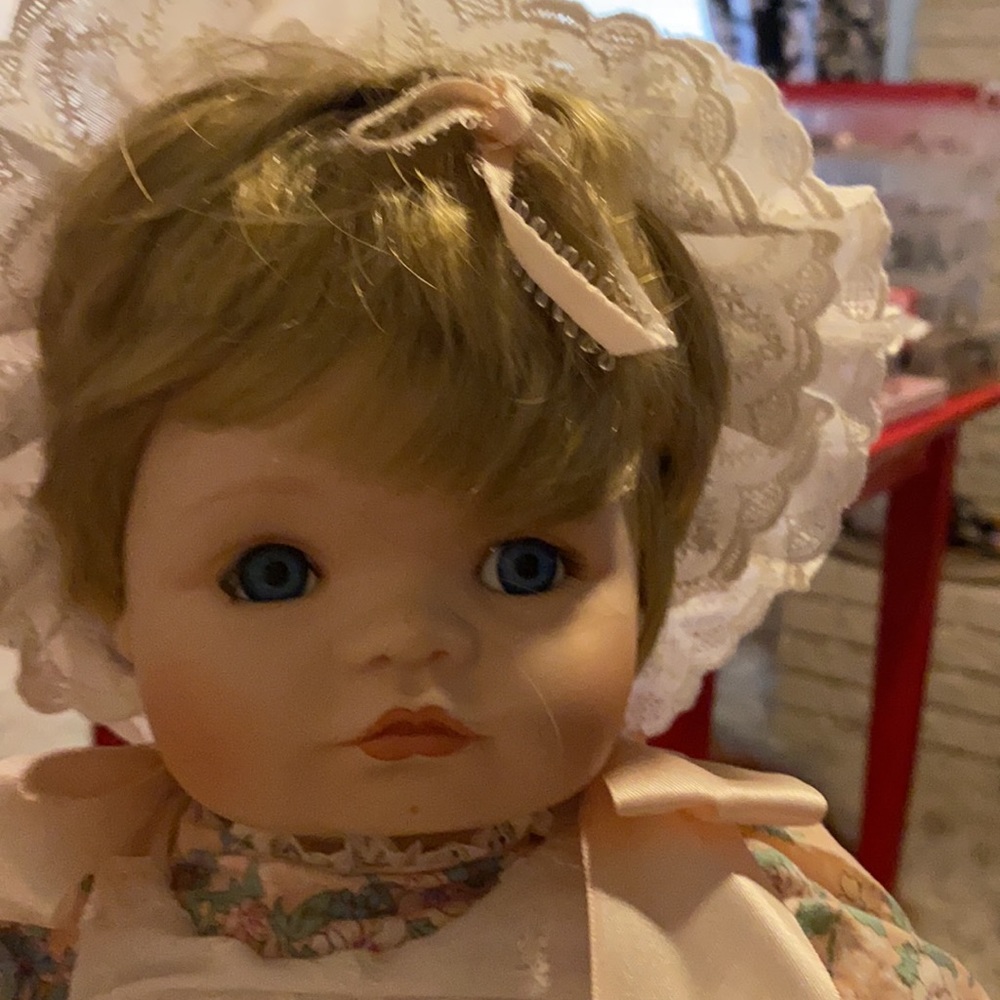 PORCELAIN DOLL - Picture 7 of 16